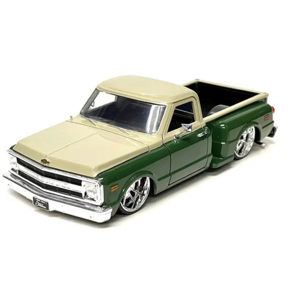 1969 Chevrolet C10 Stepside 1:24 Scale Diecast Model Truck